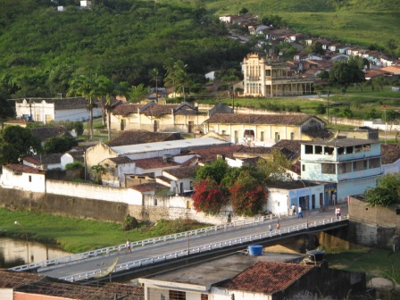 Corpo de idoso é encontrado em matagal de Quebrangulo