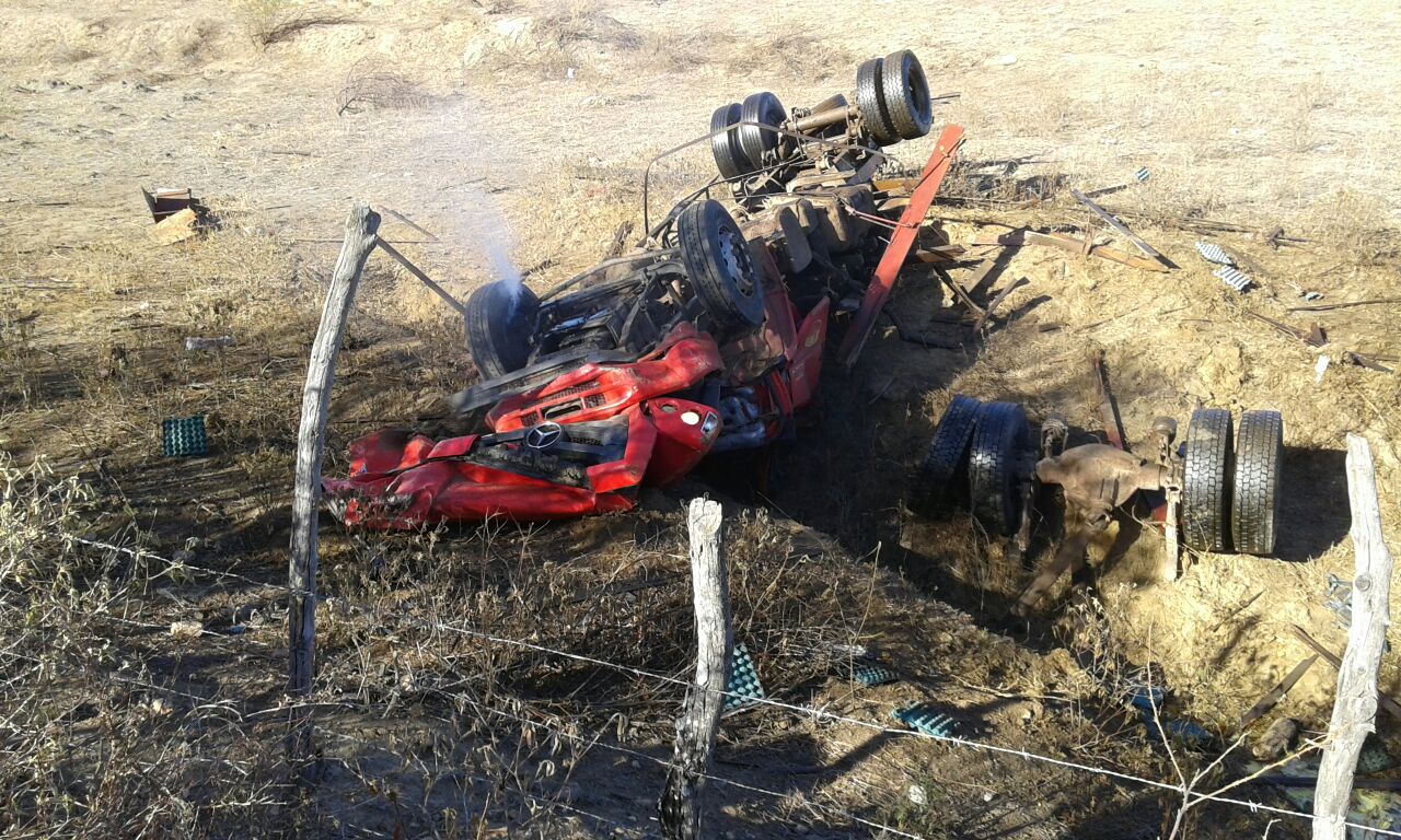 Motorista morre após tombar carreta na AL-115 em Palmeira