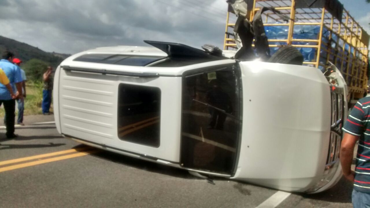Prefeito de Estrela se envolve em acidente na BR-316 em Pindoba