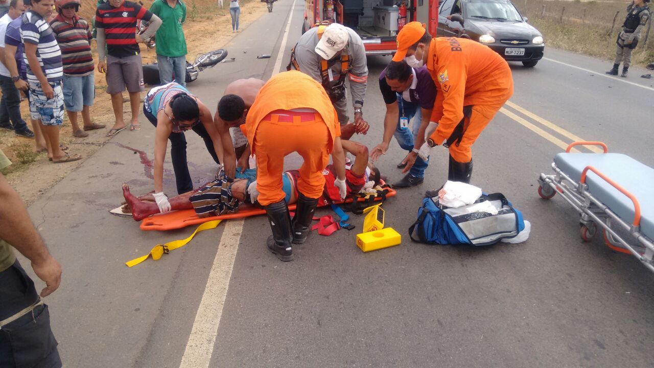 Jovem tem pé decepado em acidente envolvendo carro e moto em Palmeira