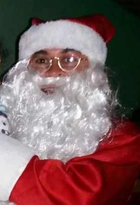 Papai Noel existe: Dentista palmeirense há quatro anos se caracteriza e leva felicidade a muitos