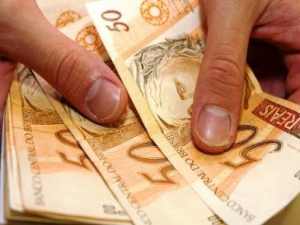 Ano novo começa com reajuste do salário mínimo e de servidores federais