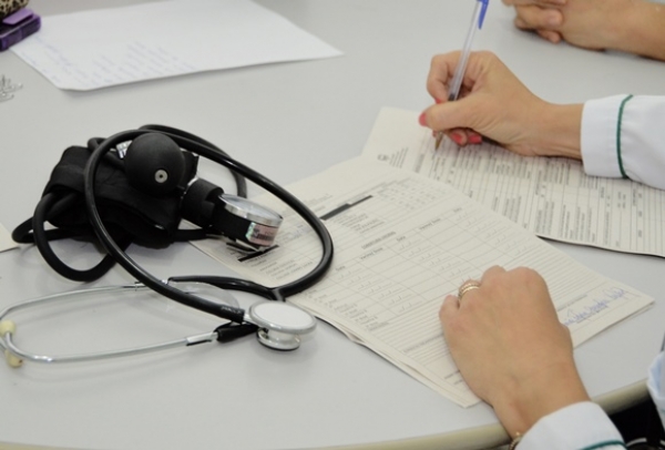 Travestis e transexuais poderão usar nome social nas unidades de saúde da Sesau