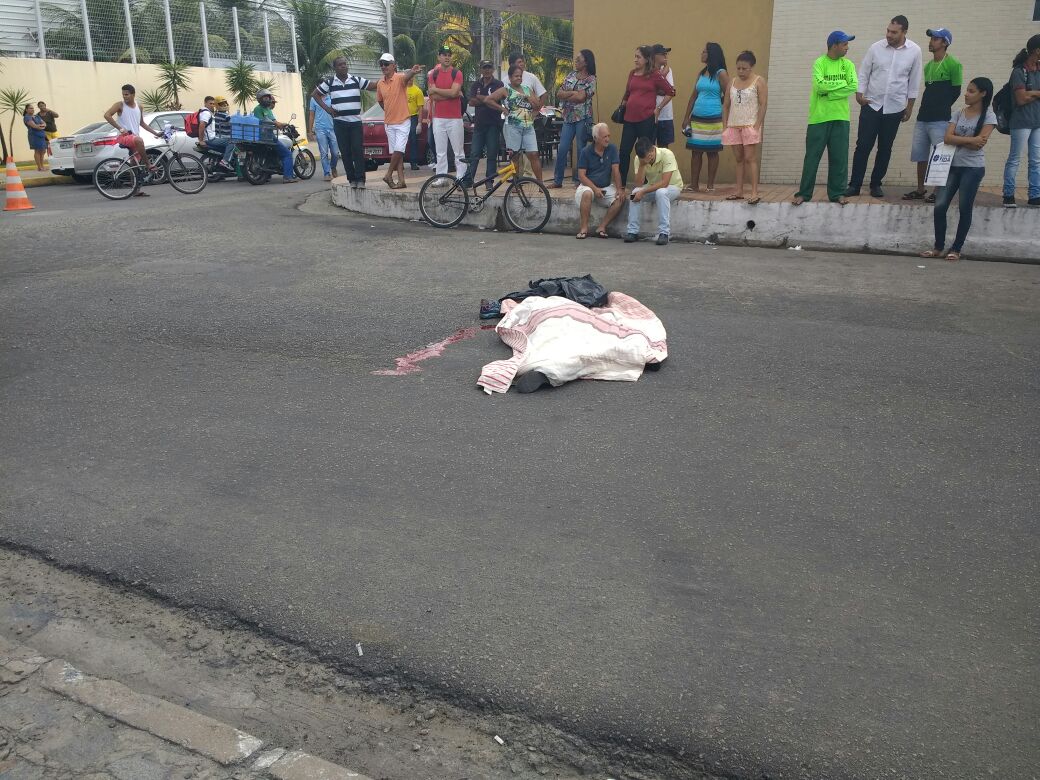 Idosa morre após ser atropelada por pickup na Jatiúca