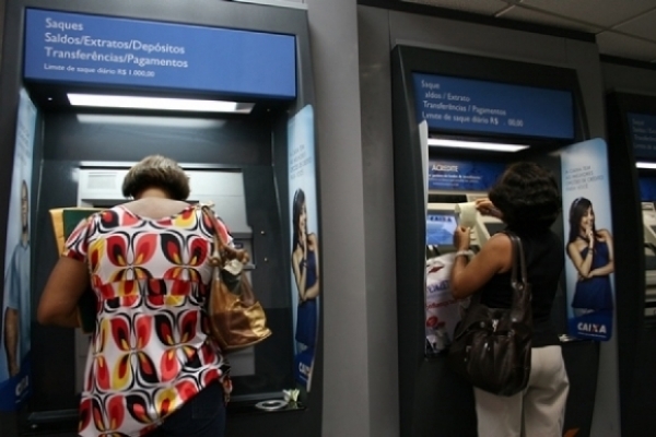 Governo libera pagamento da primeira faixa salarial de servidores nesta terça-feira (31)