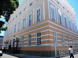 Deputados de AL pedem cardápio de luxo com direito a lagosta e leitão