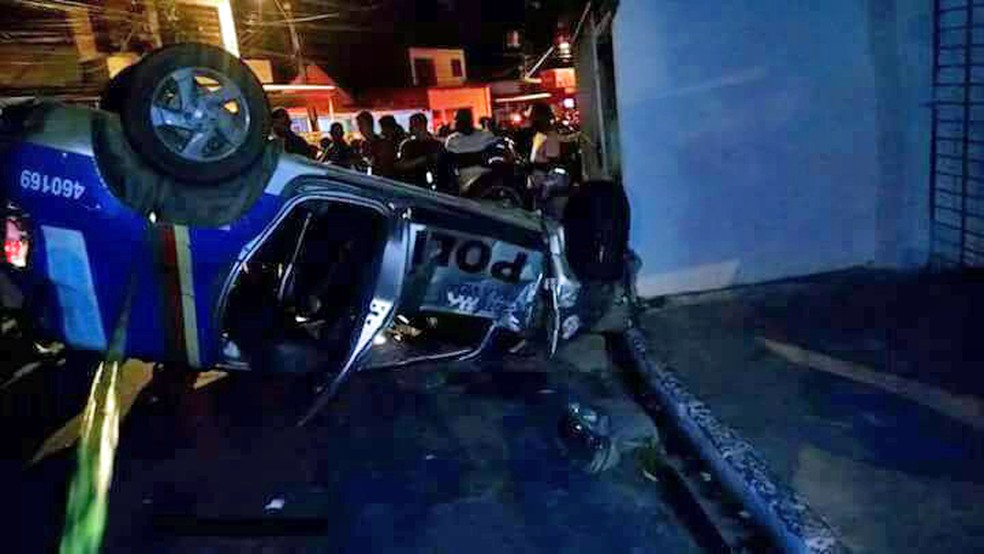 Carro da PM capota durante perseguição e mata duas mulheres