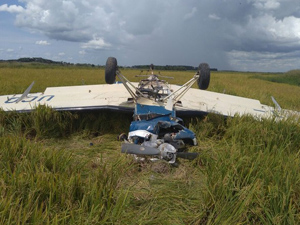 Avião com 60 kg de cocaína cai e piloto desaparece