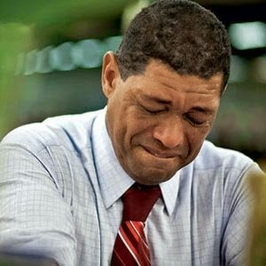 Líder da Igreja Mundial do Poder de Deus leva facada durante culto em SP