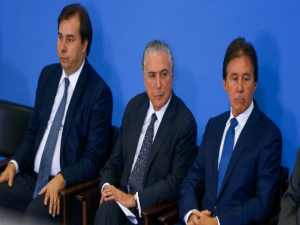 Jucá recua e retira tramitação de PEC que blinda comando do Congresso