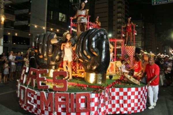 ‘Carnaval do Bicentenário’ garante desfile de escolas de samba no sábado (25)