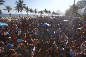 Beijo no carnaval: especialista alerta para riscos e dá dicas de prevenção