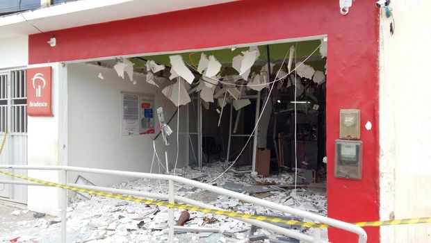 Quadrilha explode banco em Igaci; testemunha conseguiu filmar assaltantes