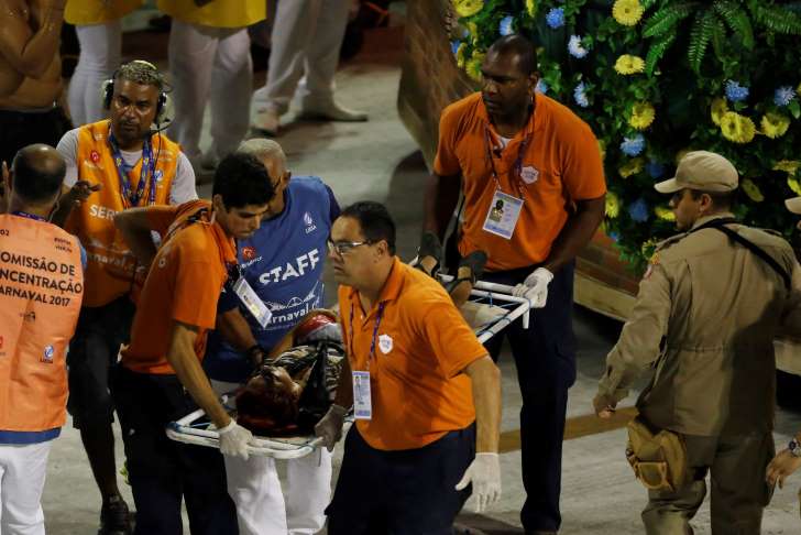 Desfiles no Rio são marcados por acidentes e têm ao menos 32 feridos