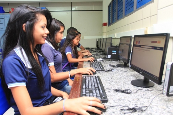 Escolas estaduais de Palmeira dos Índios ganham laboratórios de informática