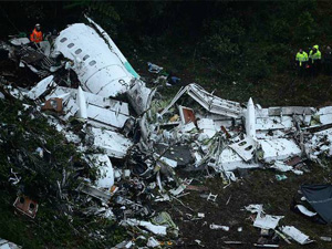 Famílias de jornalistas processam Chapecoense por tragédia