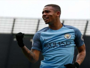 Jesus faz dois e evita tropeço do Manchester City em casa