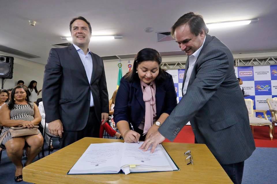 Governador dá posse aos novos gerentes de ensino