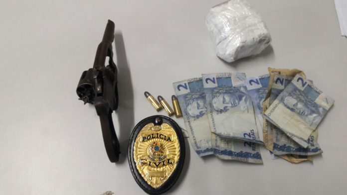 Jovens são apreendidos com arma e droga em Arapiraca