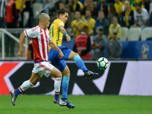 Brasil bate Paraguai por 3 a 0 e fica muito perto da Copa