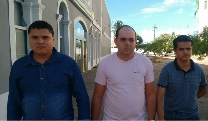 Preso em agência bancária trio tentando furtar idoso