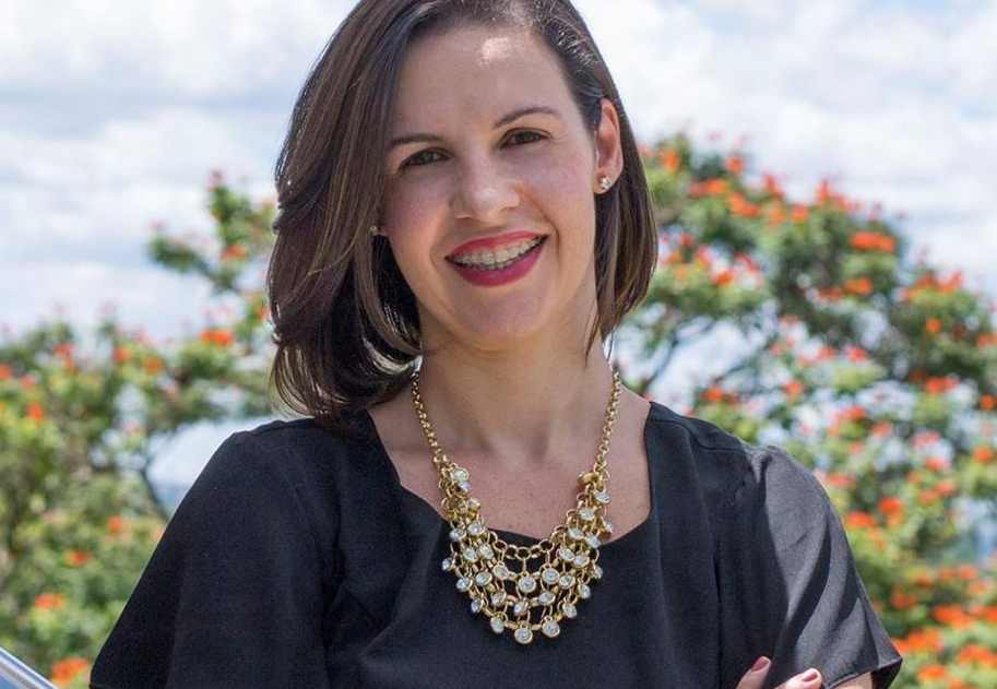 Izabelle Torres,jornalista alagoana assume a chefia de comunicação do líder do PMDB no Senado