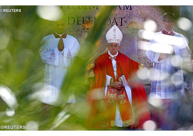 Domingo de Ramos: Papa, Jesus está presente nos que padecem