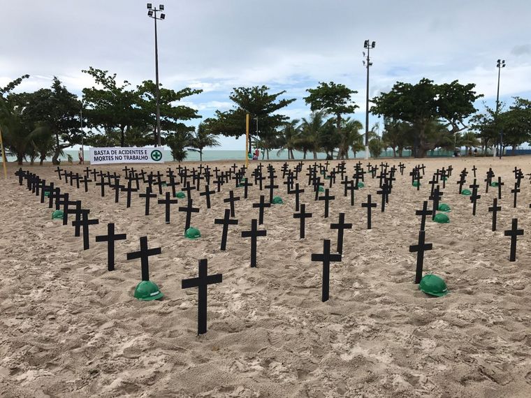 Abril Verde: ação na Pajuçara homenageia vítimas de acidentes de trabalho