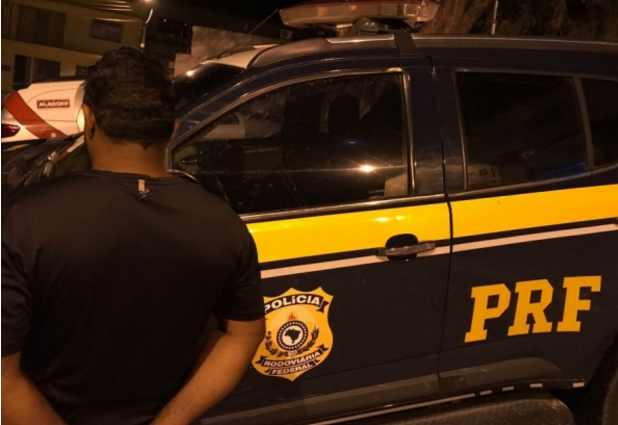 PRF prende foragidos da Justiça de Sergipe e da Paraíba