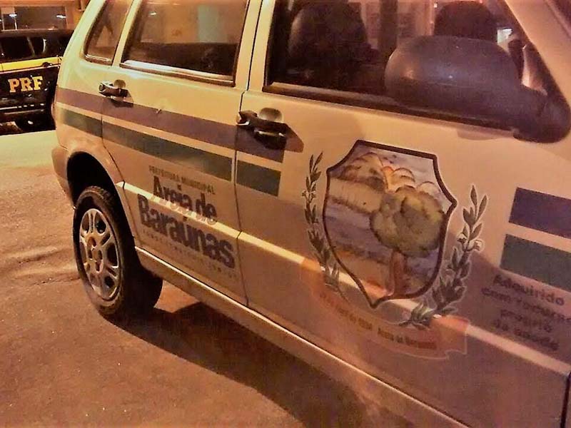 PRF flagra criança de 12 anos dirigindo carro de prefeitura