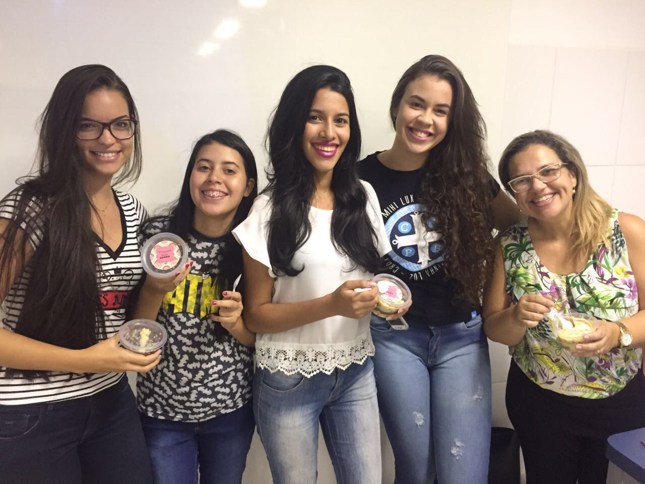 Jovens vendem “brigadeiros” para realizar sonho de ir à Roma e conhecer o Papa