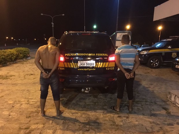PRF prende homens com cocaína na BR-101, em São Miguel dos Campos