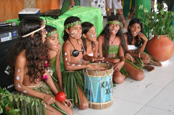 Índios Kariri-Xocó usam projeto educacional para preservar sua história e cultura