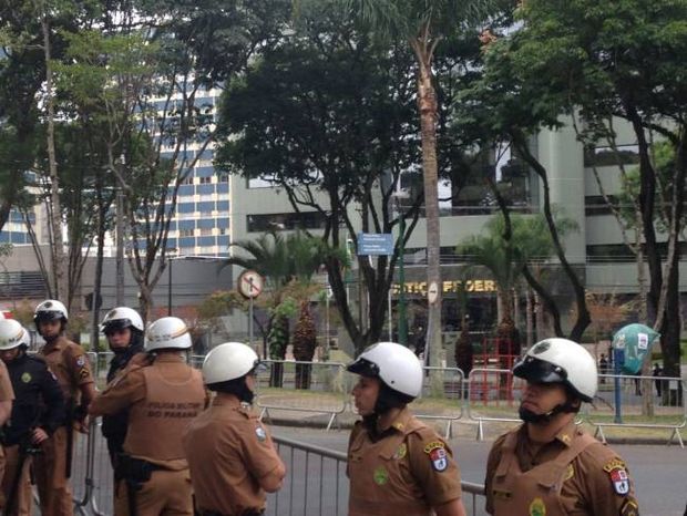 PM bloqueia ruas de acesso ao local do depoimento de Lula a Moro