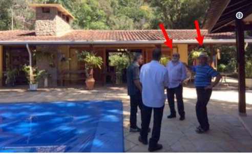 Foto mostra Lula em sítio de Atibaia com ex-presidente da OAS