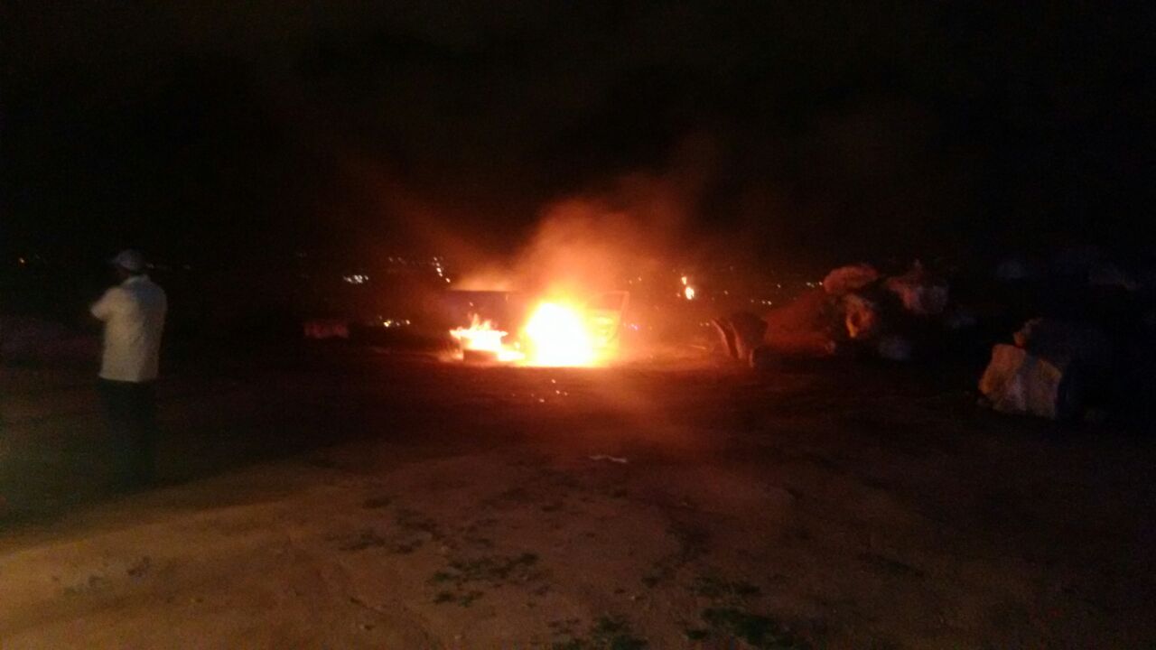 Caminhonete fica totalmente destruído após pegar fogo em Palmeira