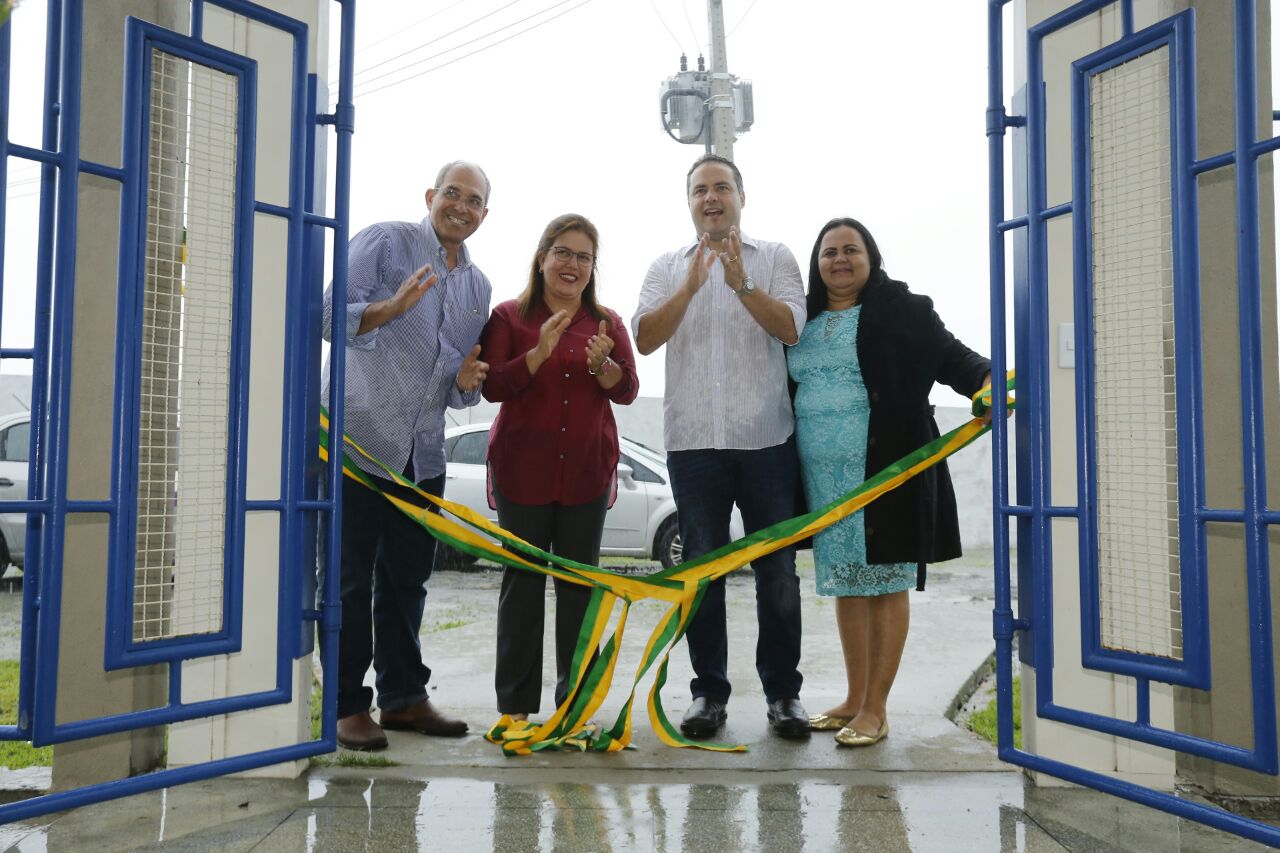 Renan Filho e Marcelo Lima entregam escola em Quebrangulo