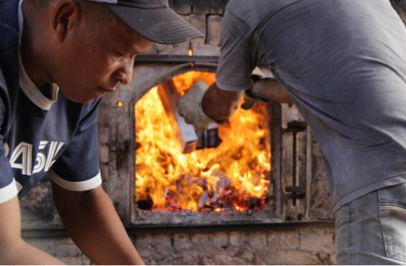 PRF incinera maços de cigarros apreendidos na operação Kapnós