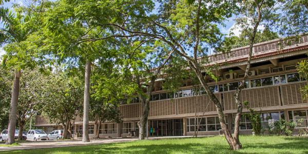 Ufal emite nota sobre casos de estudantes exercendo odontologia de forma ilegal