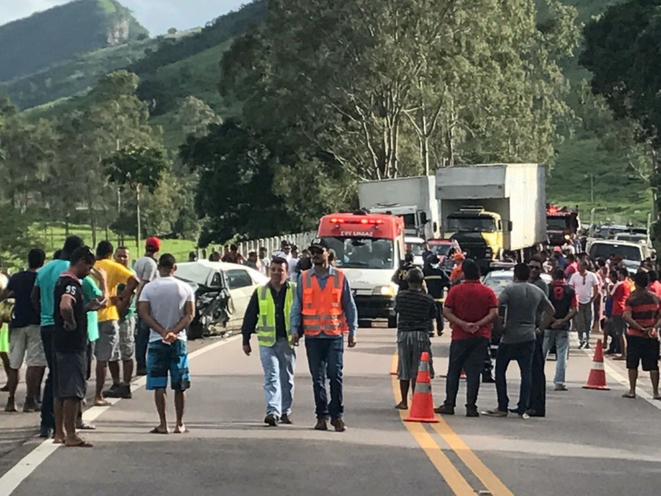 Acidente entre carro e caminhão na BR-316 deixa mulher gravemente ferida