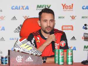 O 7 que a torcida quer: na chegada, Éverton relaciona número ao hepta