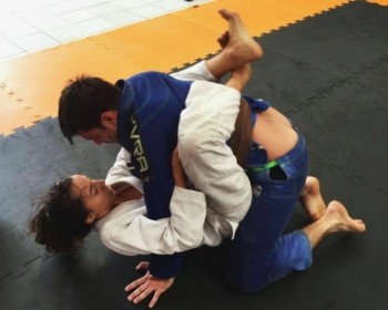 Campeã em Alagoas, atleta do jiu-jitsu busca título mundial em São Paulo