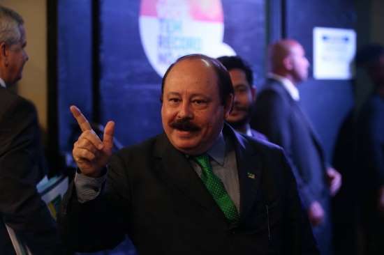 Levy Fidelix compartilha notícia falsa – e velha – e vira piada na web