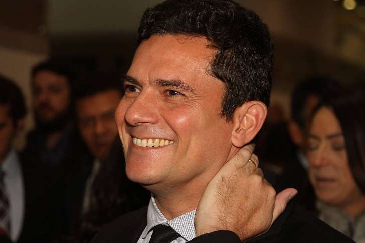 Associação de juízes defende Moro de ataques por sentença de Lula