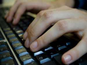 Polícia faz operação contra o jogo Baleia Azul em nove estados