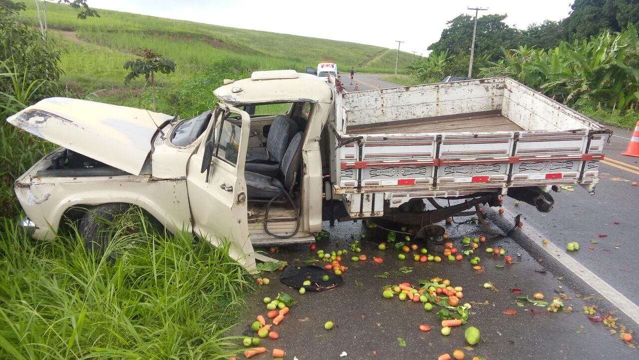 Acidente entre moto e caminhonete deixa dois mortos na BR-316 em Atalaia