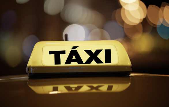 Homem é preso por tráfico de drogas após descer de táxi