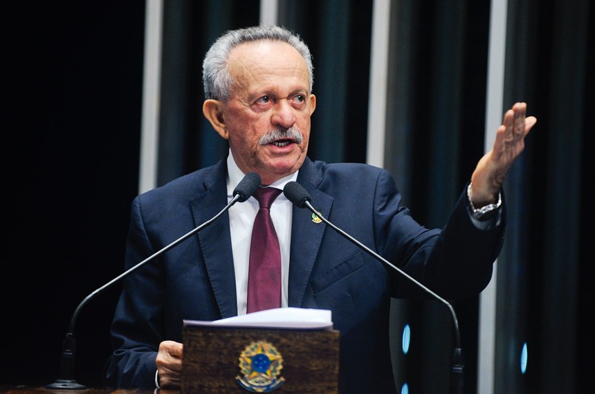 Benedito de Lira sai na frente de Renan em pesquisa para o Senado