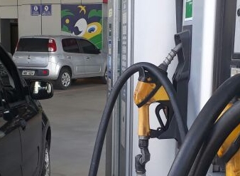 Alíquota sobre a gasolina vai de 38 para 79 centavos; Temer diz que população entenderá