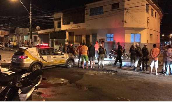 Sargento da PM é assassinado na porta de casa